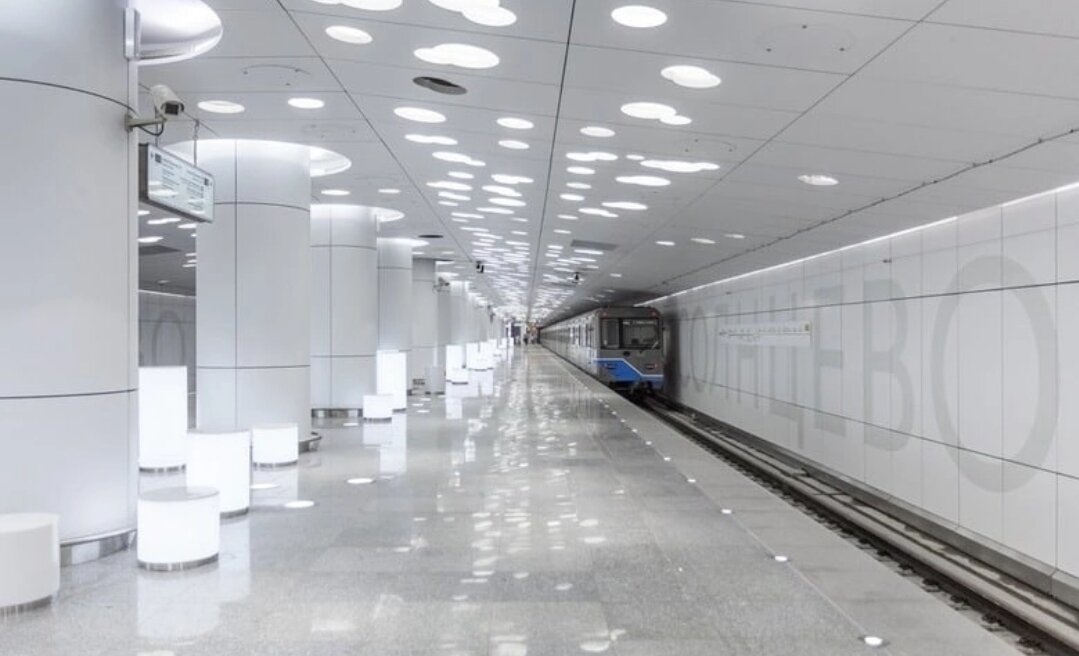 81-760 на станции Солнцево