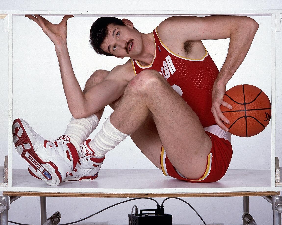 Спортсмены высокого роста. Баскетболист Чак Невитт. Чак Невитт 2020. Чак Невитт вес. Чарльз Невитт рост 226 см.