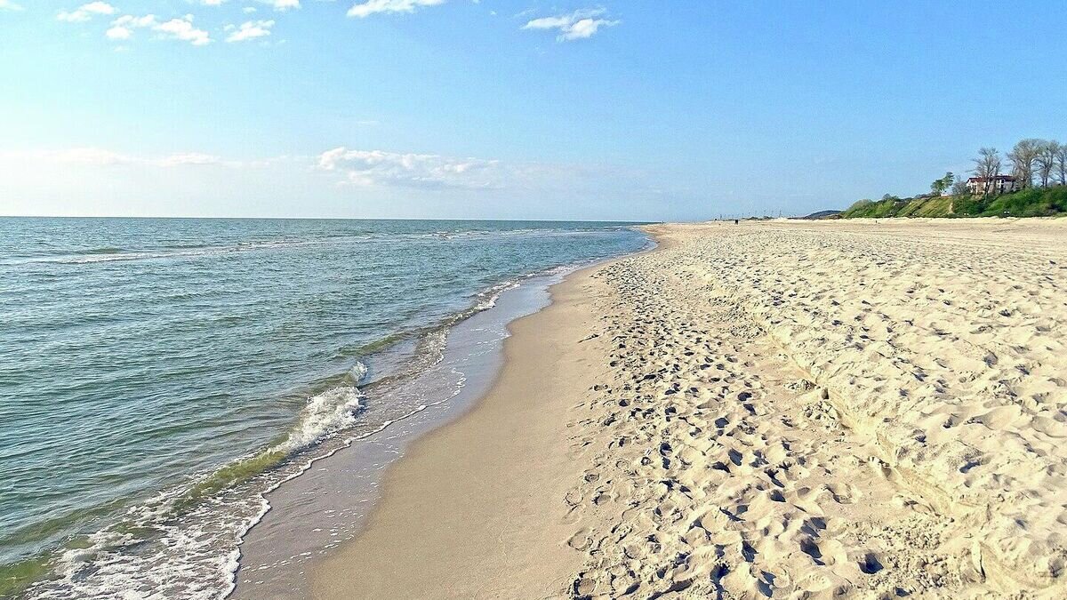    Морской пляж в ЯнтарномCC BY-SA 4.0 / Fess-dew /