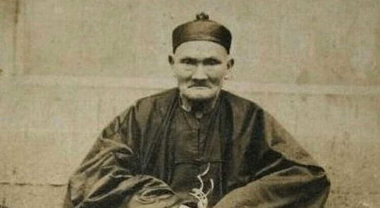 Одна из сохранившихся фотографий Ли Чинг-Юна