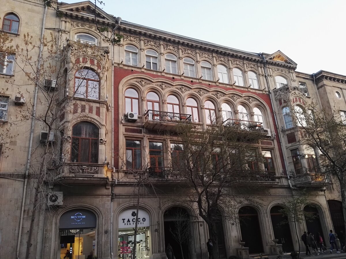 Продолжаем краткий экскурс по польскому архитектурному наследию шикарной столицы Азербайджана.-21