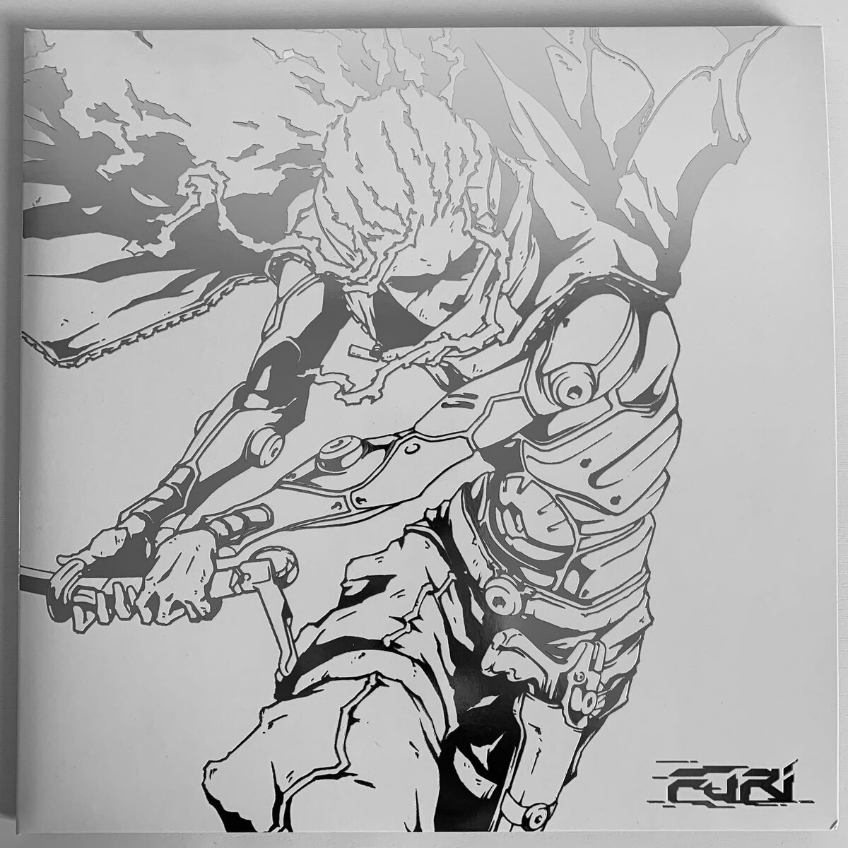 Под углом гейтфолд красиво играет бликами на свету