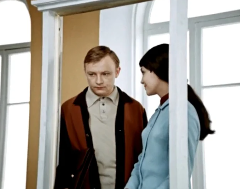 Почему Полина в книге и в фильме "Большая перемена" мне кажутся двумя ...