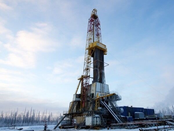 Буровая вышка на нефтяном месторождении.  фото: картинки  яндекса.