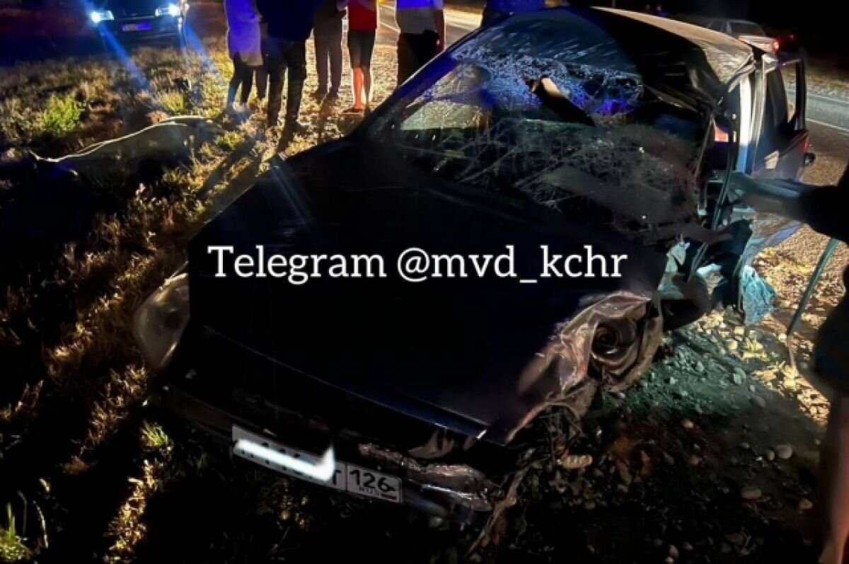    Водитель погиб и два человека пострадали в лобовой аварии в КЧР