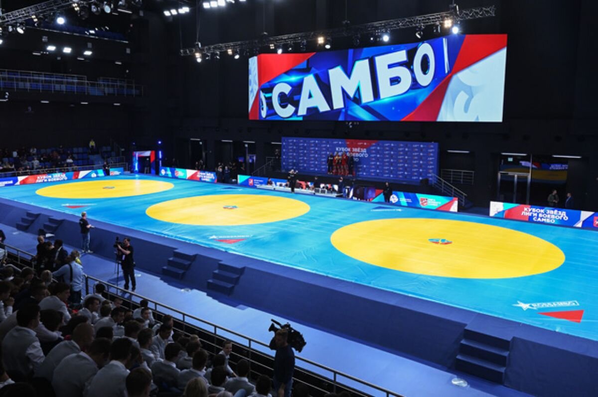    В центре самбо 1,6 тыс. зрителей могут наблюдать за поединками на трёх борцовских коврах.
