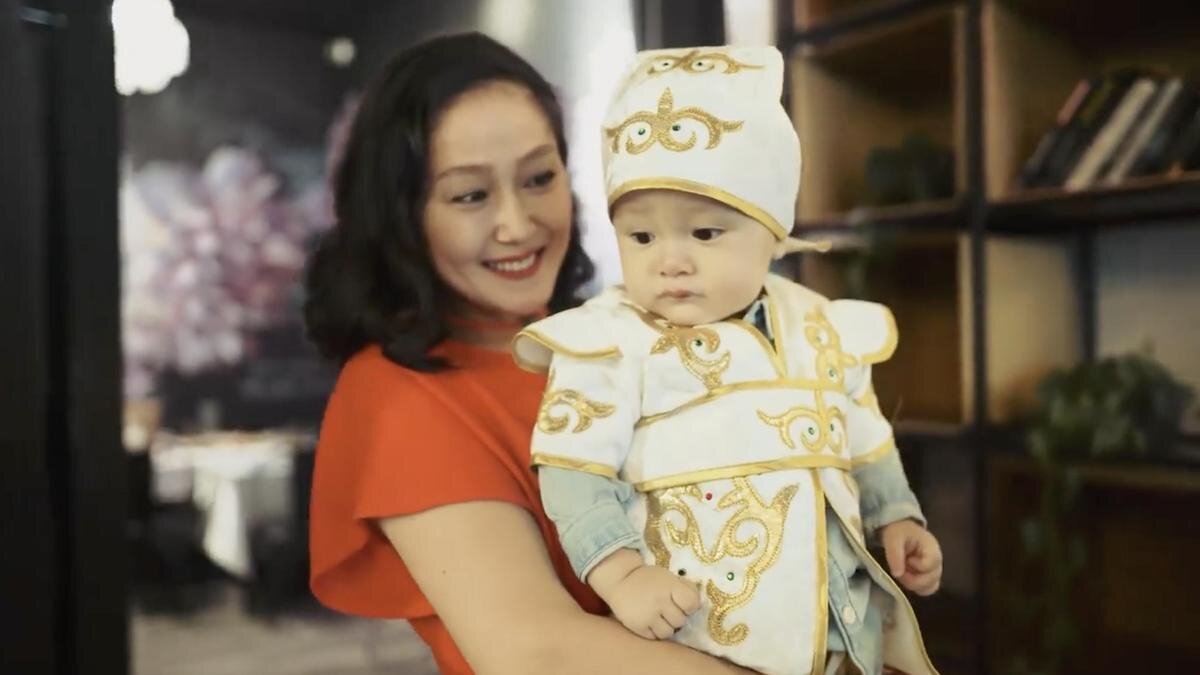    Гульнара Сильбаева с сыном:instagram.com/naarah_s