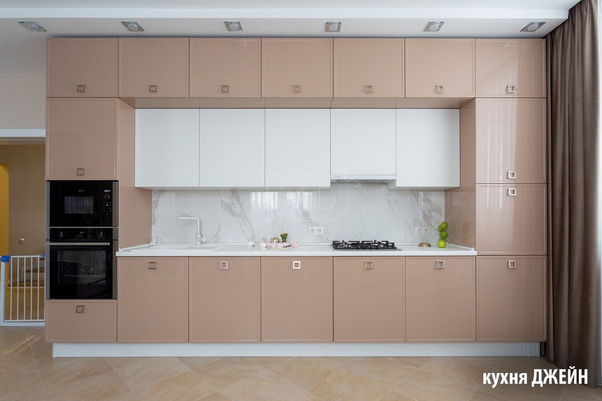 Кухонный гарнитур «под потолок»