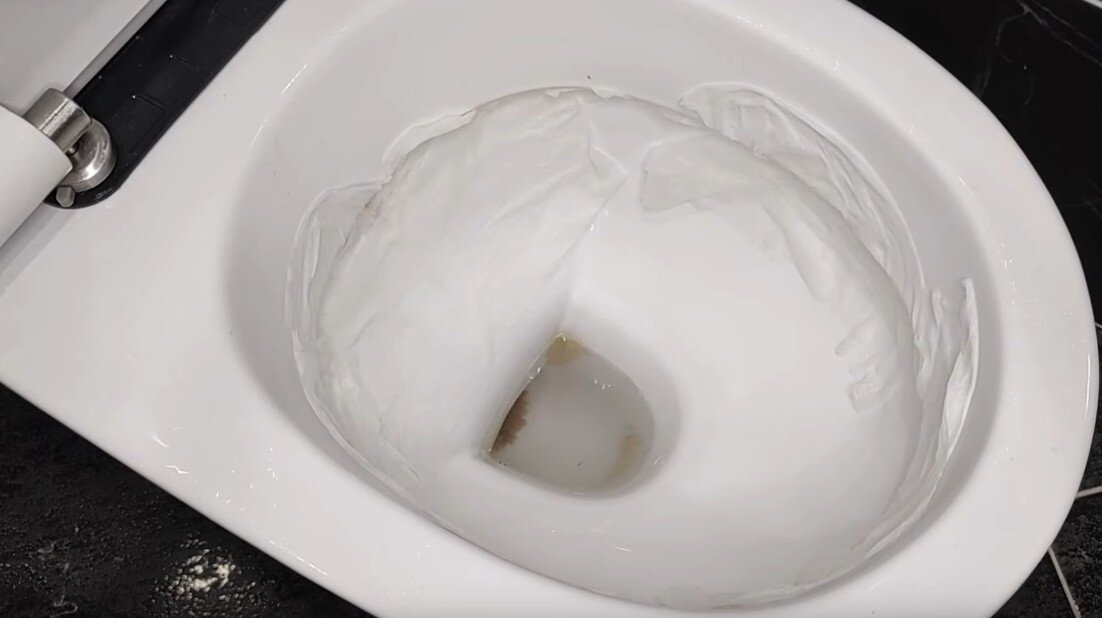 В ванной раковины унитазы чистят сколько раз. Как отмыть черный налет на дне унитаза.