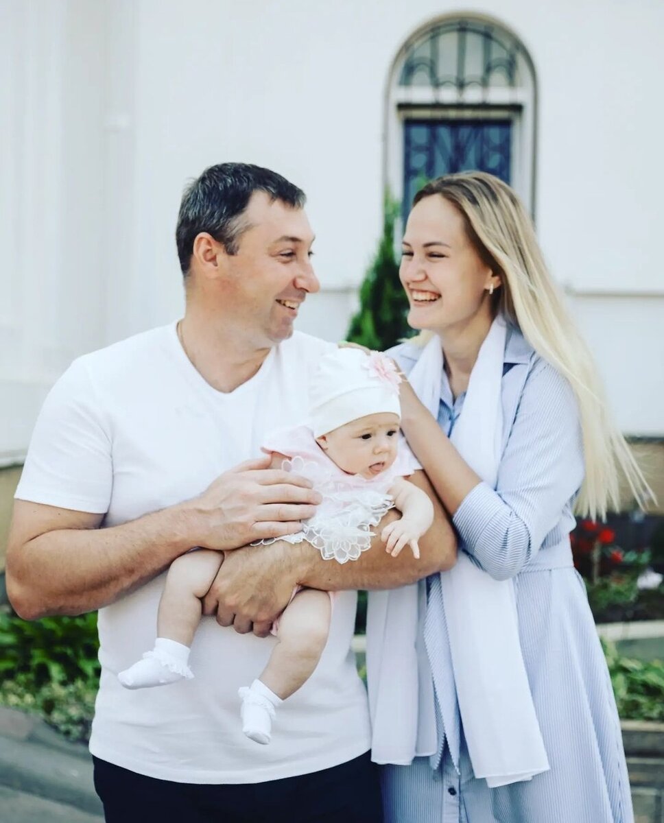 С мужем Евгением и дочерью Варварой