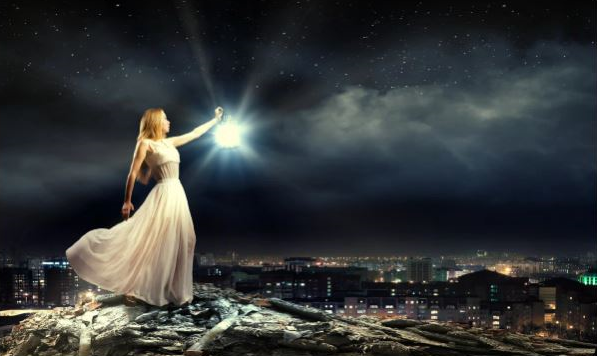 Фото: Девушка, фонарь, ночь / zrelax