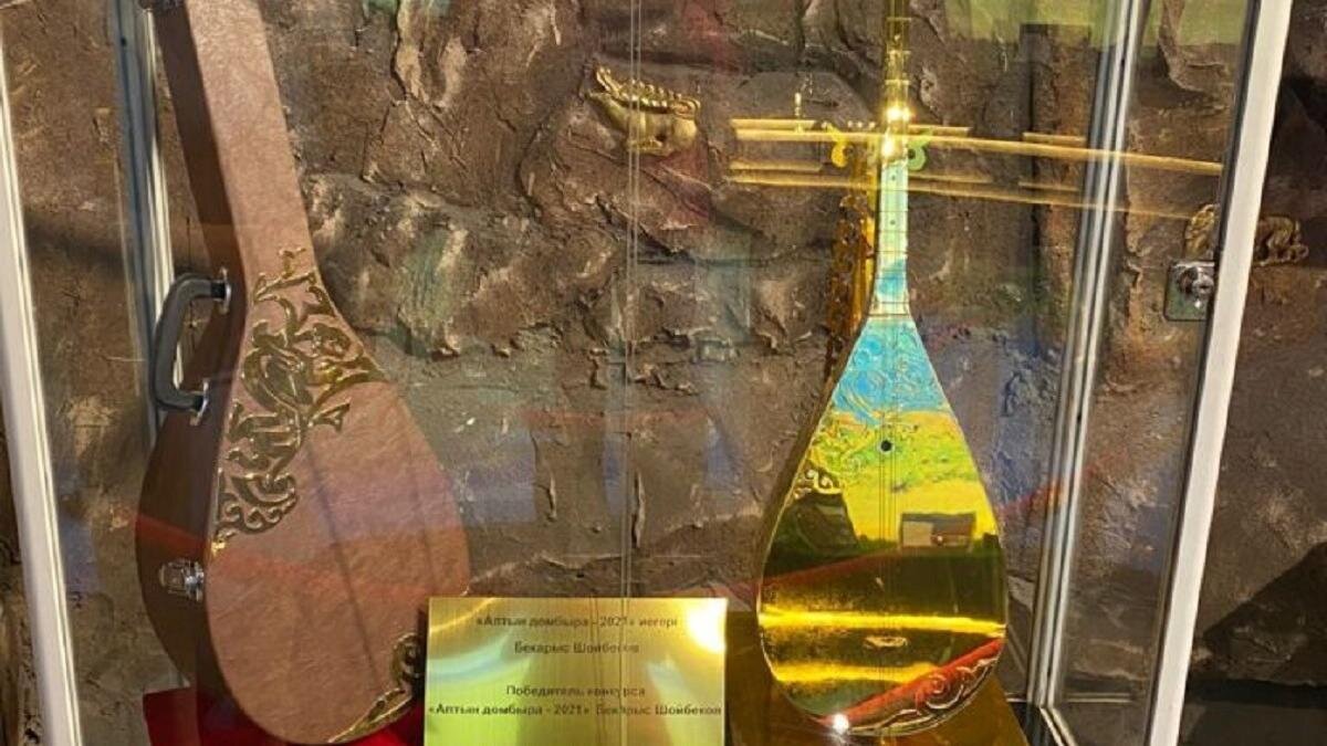    Золотая домбра в Туркестане:Otyrar.kz