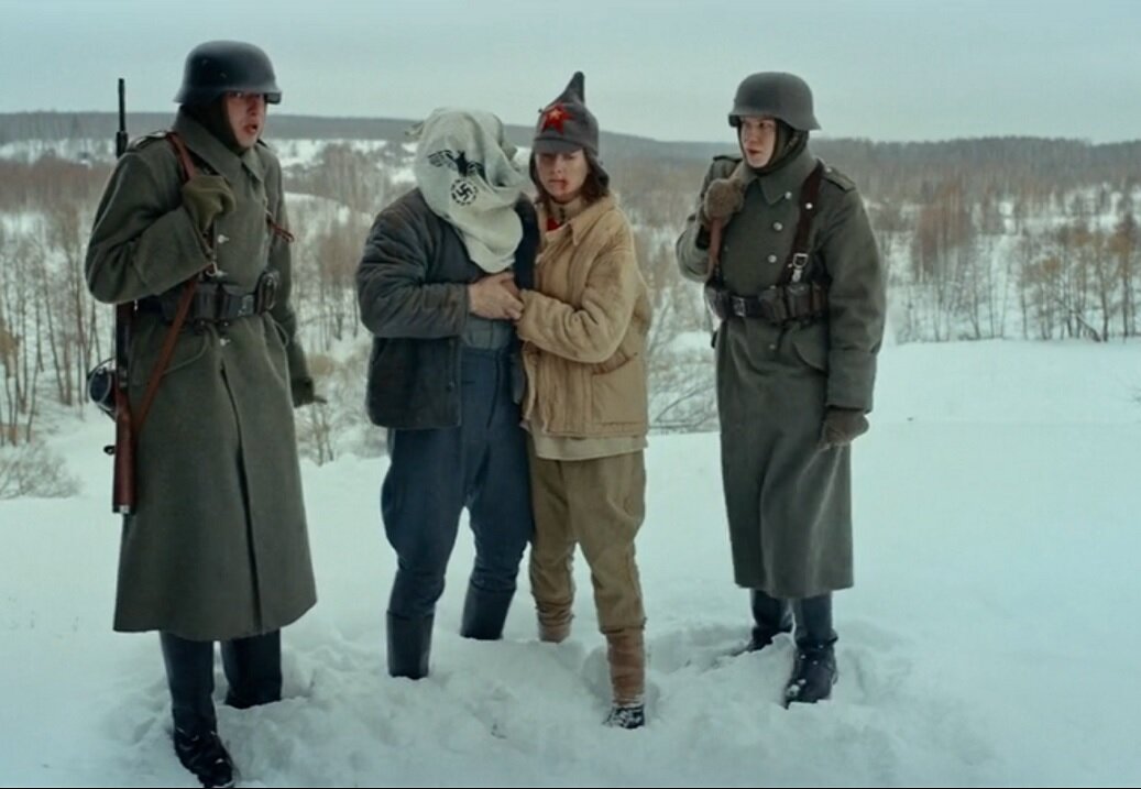 Товарищи актеры, можете снять повязку, - сюрприз для вас! Кастинг!