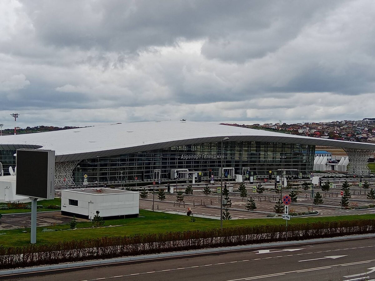 Новый аэропорт Геленджика в ожидании пассажиров.