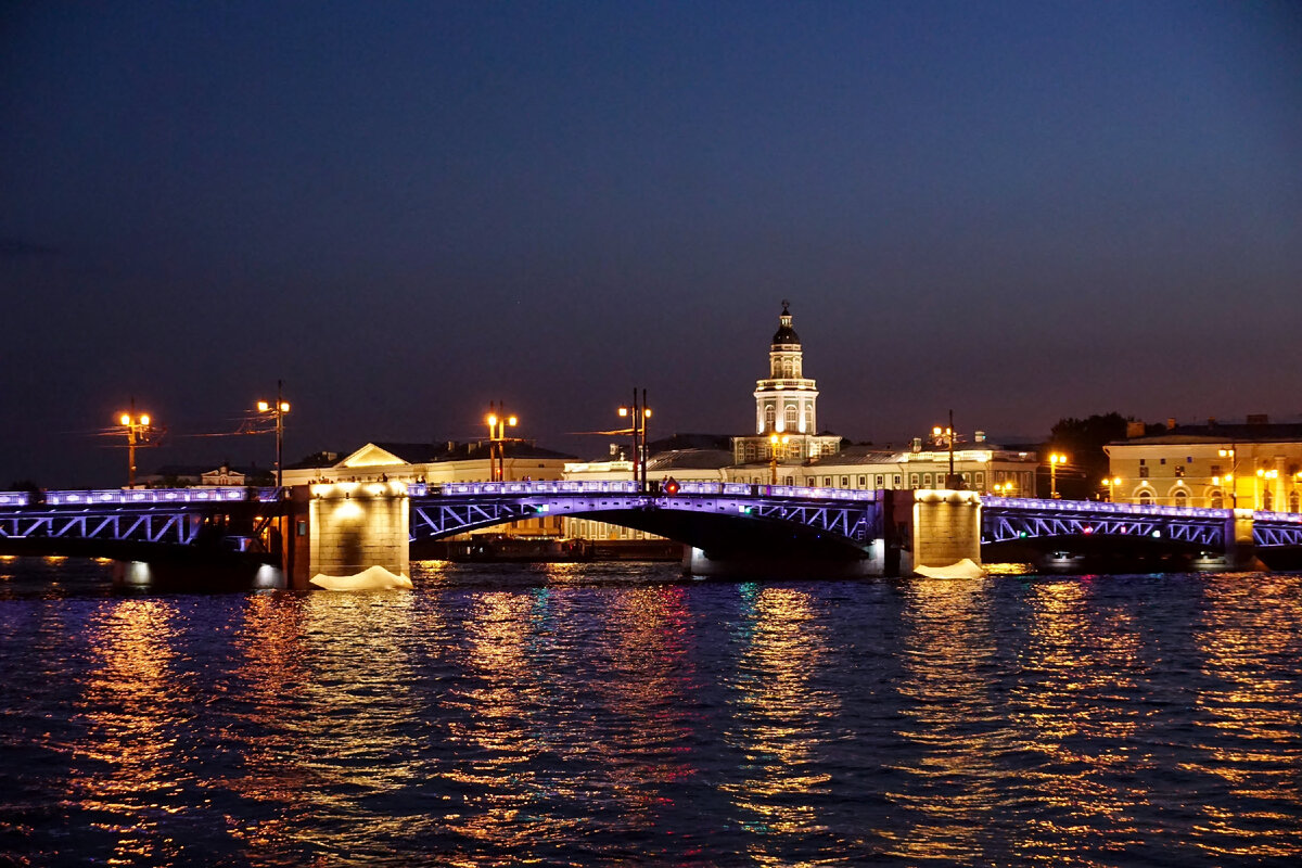 Ночной Петербург. Дворцовый мост. Фото автора.