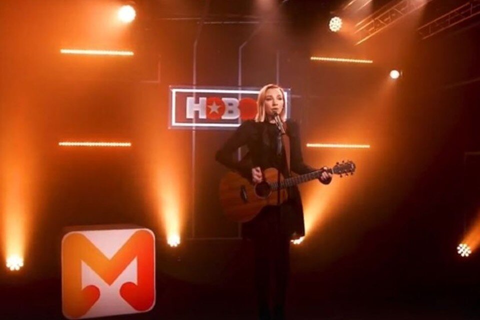     Песня Дарьи Мурашко на английском языке произвела на жюри неоднозначное впечатление. Фото: стоп-кадр видео