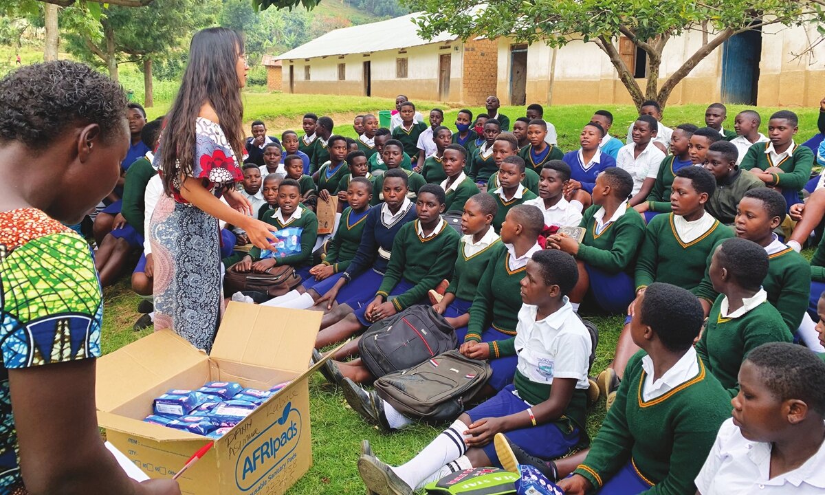 Данни преподает в средней школе на озере Буньони в Уганде. Фото: предоставлено Данни