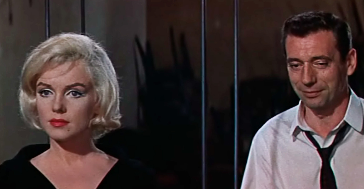 1960 г., 20th Century Fox. Комедийная мелодрама.
Режиссер Джордж Кьюкор.
Сценарий Норман Красна, Хэл Кантер, Артур Миллер.
Продюсер Джерри Уолд.
Оператор Дэниел Л. Фэпп. Композитор Лайонел Ньюман, Эрл Х. Хэйген, Сирил Дж. Мокридж.
В главных ролях:  Мэрилин Монро, Ив Монтан.
