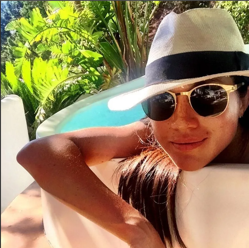 подпись меган маркл. меган маркл инстаграм фото. босоножки меган маркл. меган маркл в купальнике. Meghan markle 2020.