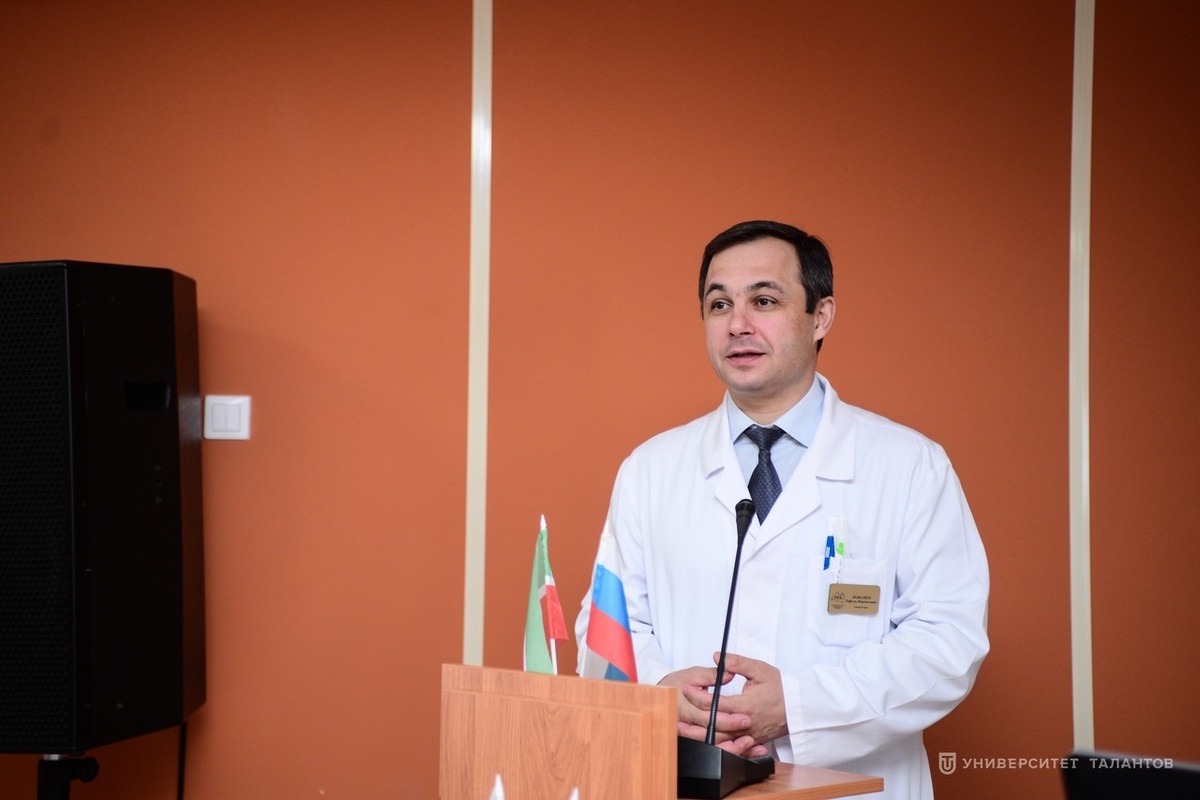 главный врач Республиканской клинической больницы (РКБ) Рафаэль Шавалиев. фото с сайта Яндекс-картинки