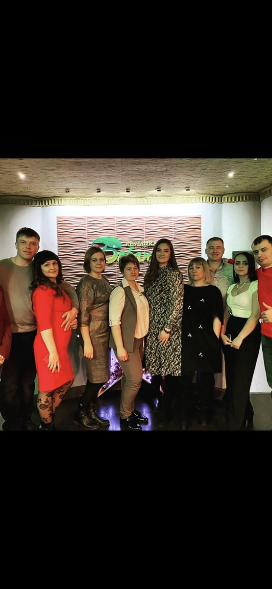 Встреча с друзьями в ресторане 