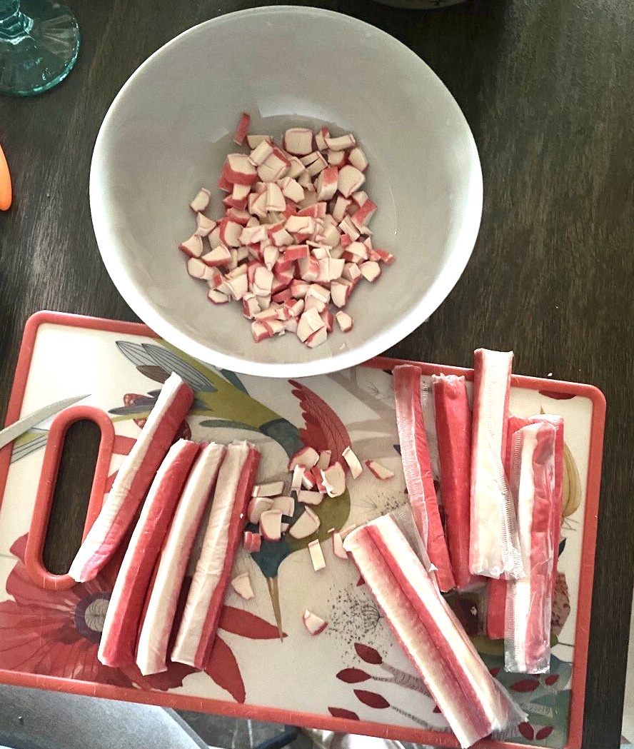 Шаг 1:  крабовые палочки