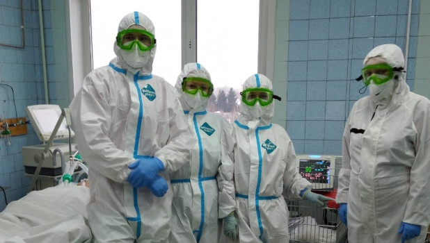 Врачи в красной зоне. ИД "Алтапресс"