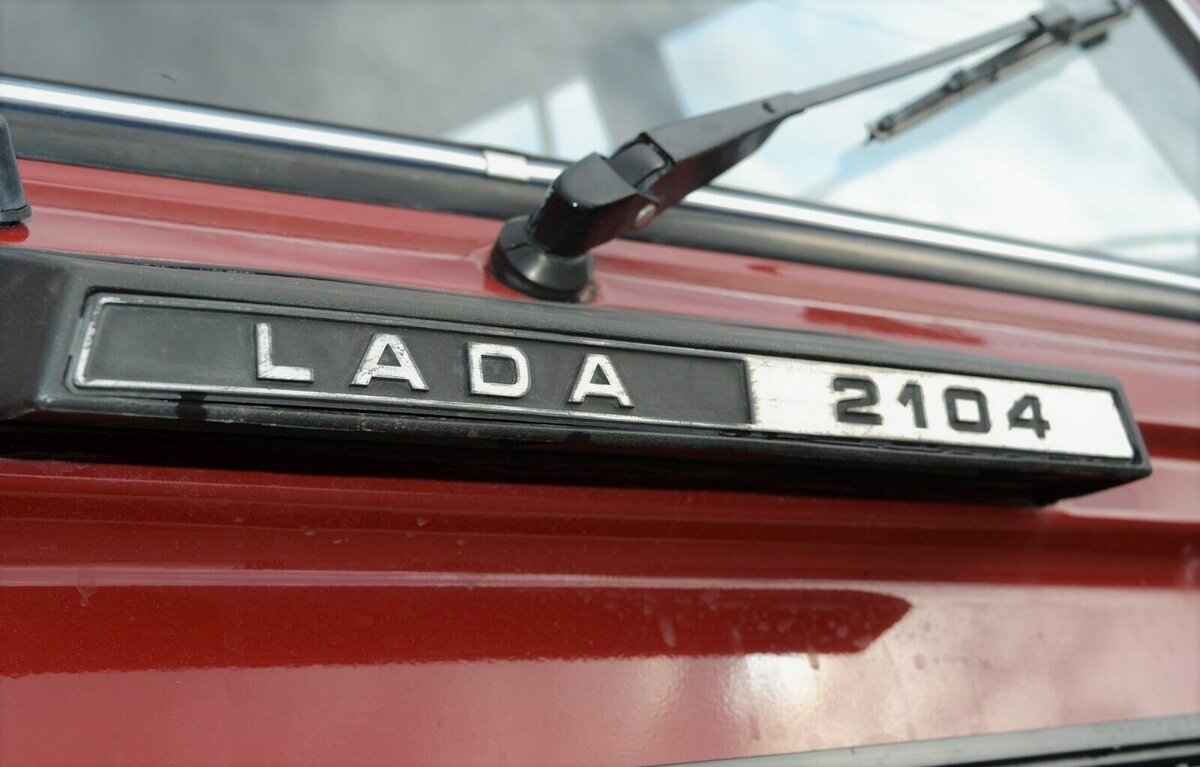 Нашёл ВАЗ-2104 с оригинальным радиоприёмником в Германии. Экспортная "Четвёрка" с завода Лада.