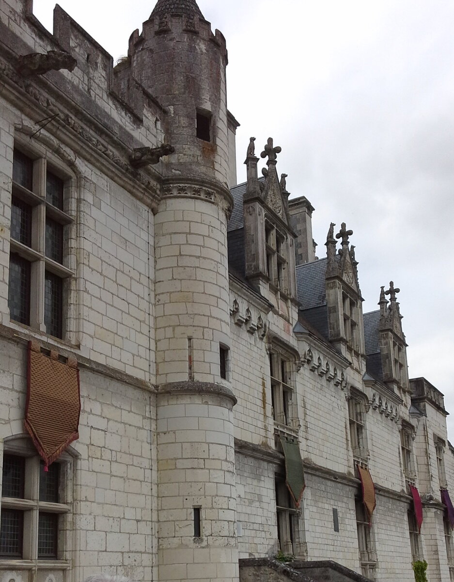 Королевский замок в Лоше, где жил юный дофин, будущий Людовик XI. Фото из личного архива автора