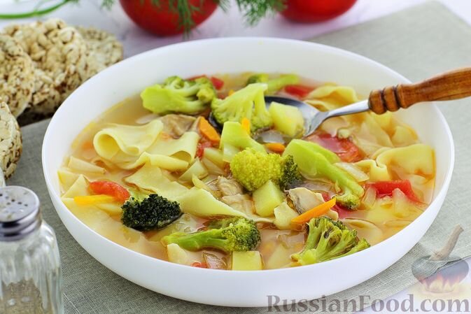 куриные окорочка, мука, яйца, капуста брокколи, помидоры, картофель, перец болгарский, лук репчатый, морковь, томат-паста, соль, перец чёрный молотый, лавровый лист, вода