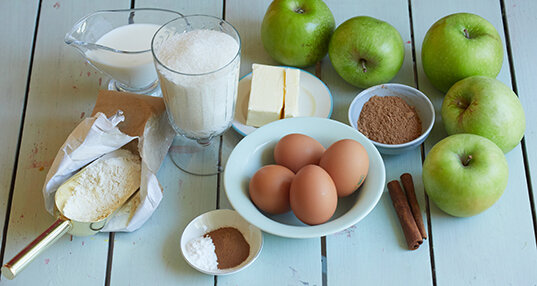 Ингредиенты для шарлотки