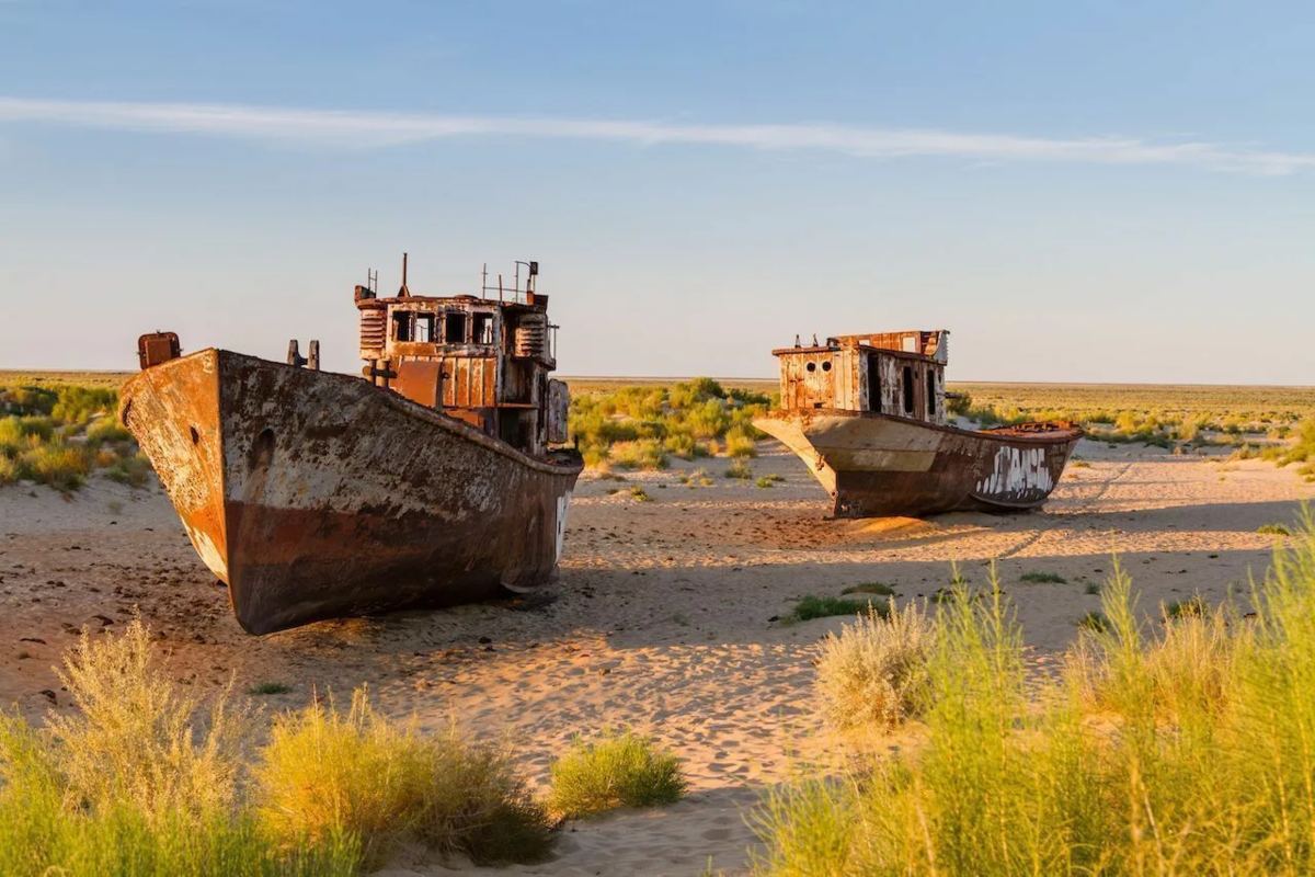 Озеро арал. Аральское море 1960. Высохшее море Аральское море. Аральское море озеро. Муйнак Аральское море 1960