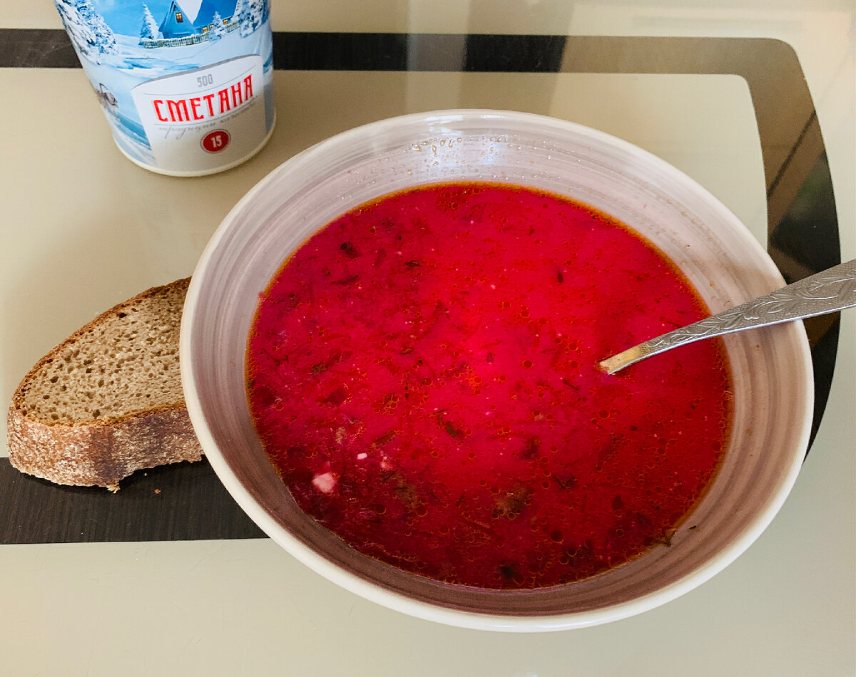 Борщ не получается красным. Слово борщ. Почему борщ называется борщом. Закуска к борщу как называется. Как называется красный суп.