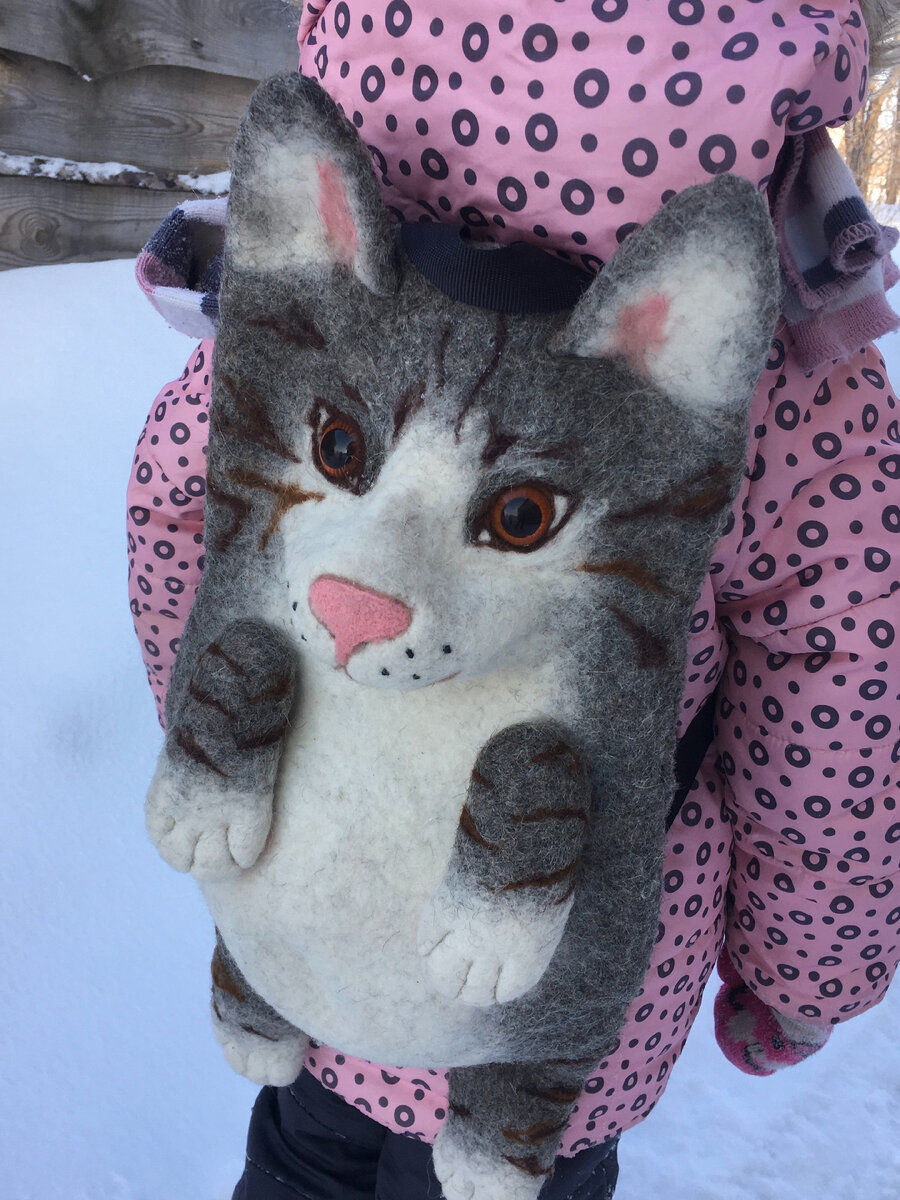 Рюкзак-котик. Работа моей мамы, ножки и ручки двигаются