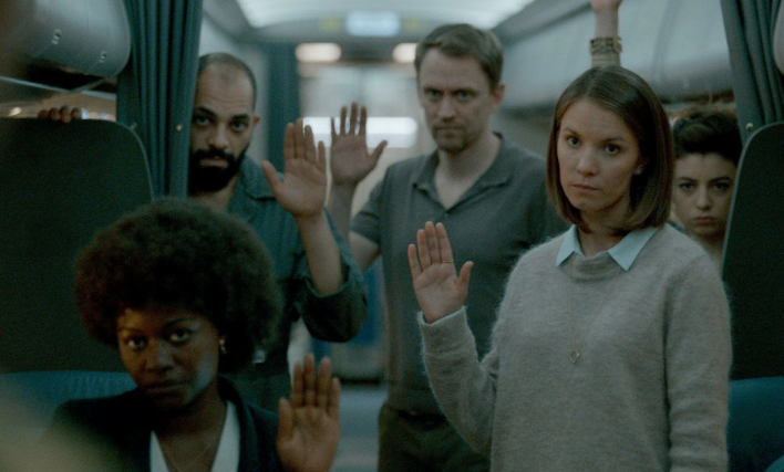 Кадр из сериала В ночь/ Into the Night