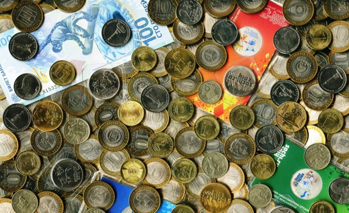 рублевая куча монет. чеканка денег. самые дорогие монеты. самые дорогие монеты. коллекционер рубль.