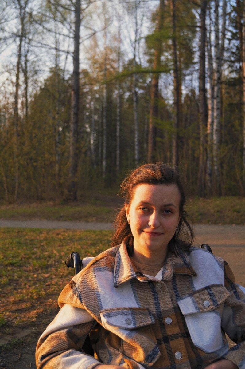 Аня любит читать и ведет книжный блог