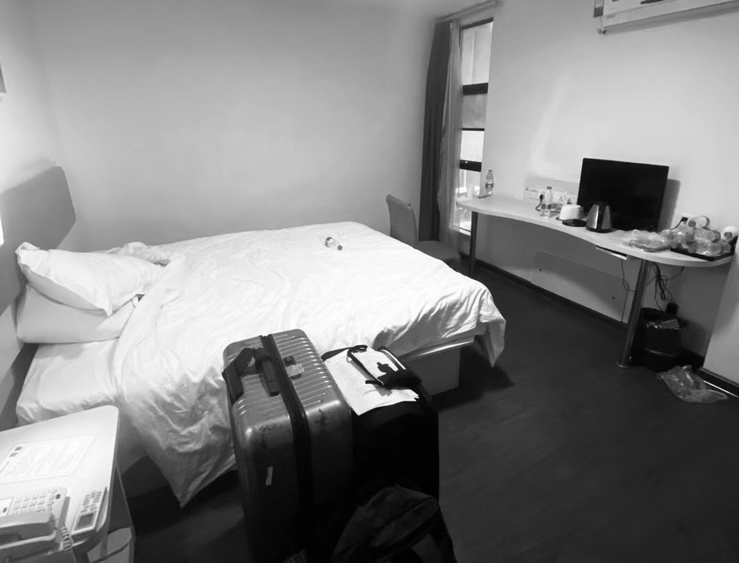 мой товарищ проходил карантин так 