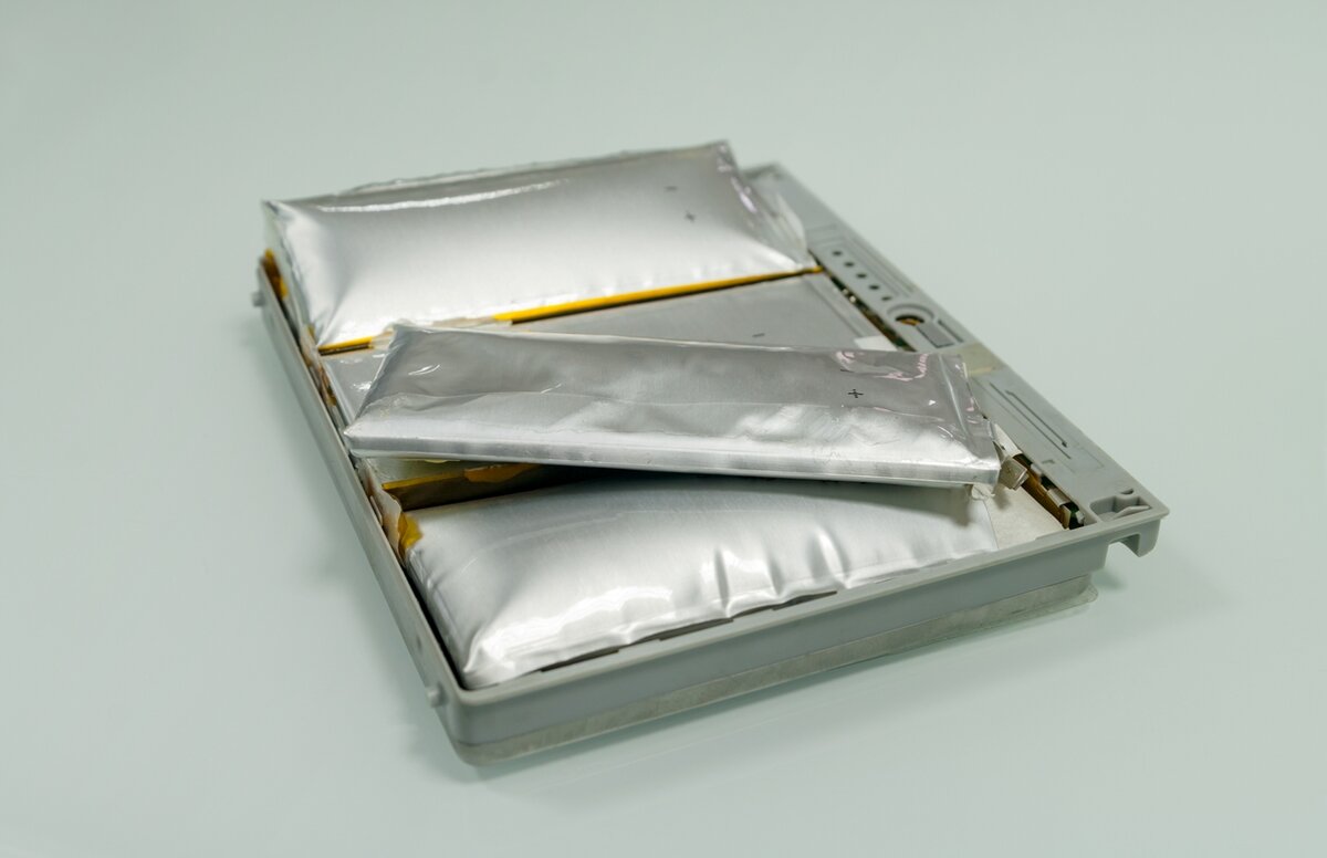 Испорченный литиевый аккумулятор ноутбука