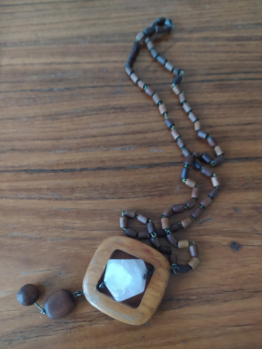 Розовый кварц в странном обрамлении. 