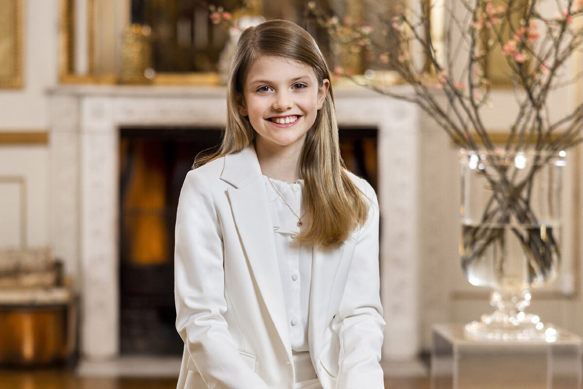 Юбилей ярких фотографий в 10 День Рождения принцессы Эстель, наследницы шведского престола: новое фото и топ.