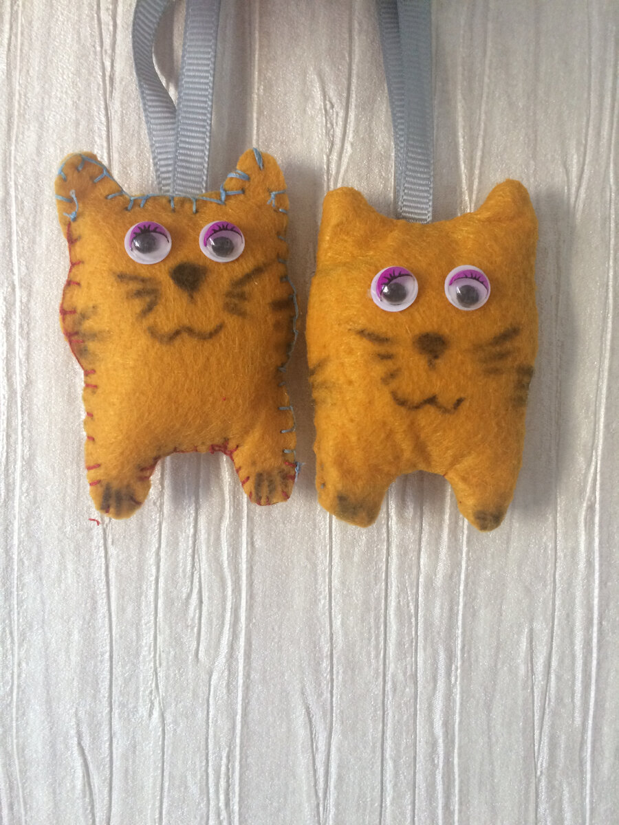 Брелок из фетра