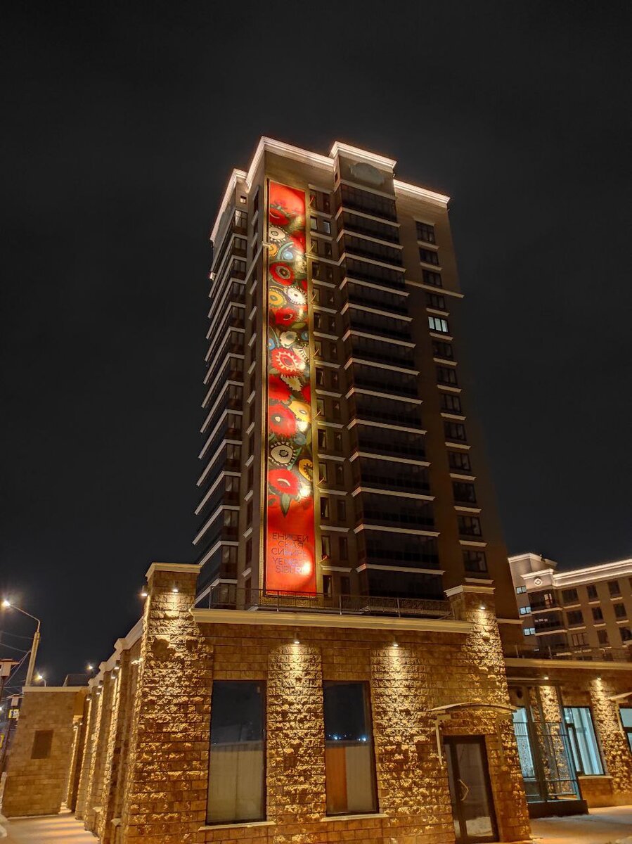 Заливающее и скользящее освещение фасада