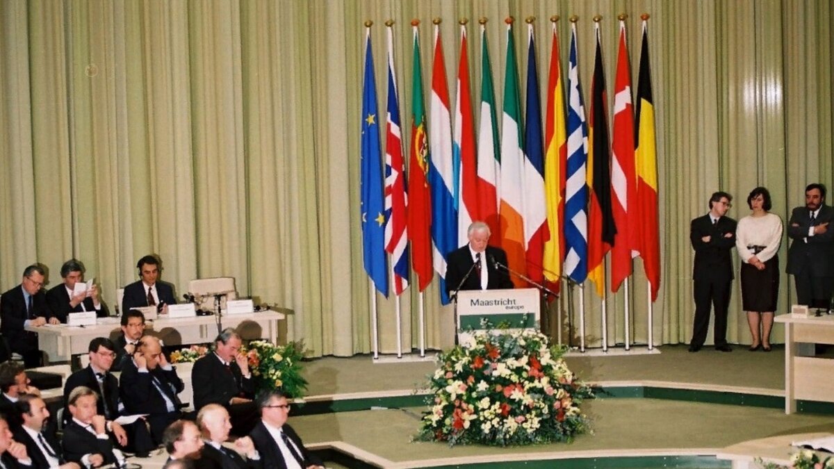 Подписание договора о создании Евросоюза.

