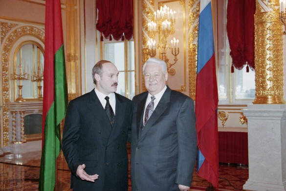 Государства создавшие союзное государство. Лукашенко 1997. Ельцин и Лукашенко 1996. Ельцин Лукашенко 1999 подписание. Лукашенко 1997 год.