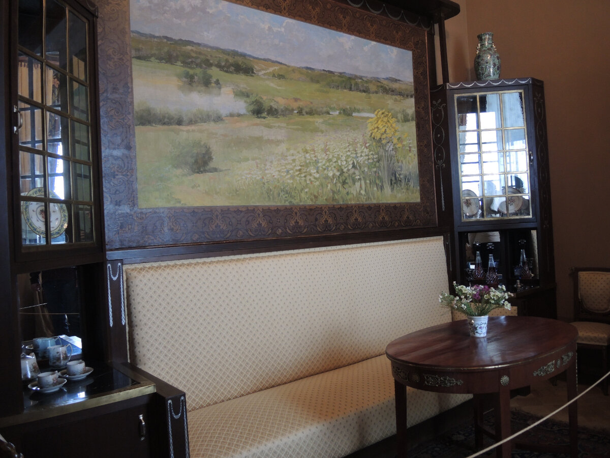 Интерьер кабинета. Типичный модерн. Встроенная мебель. Натуральное дерево.