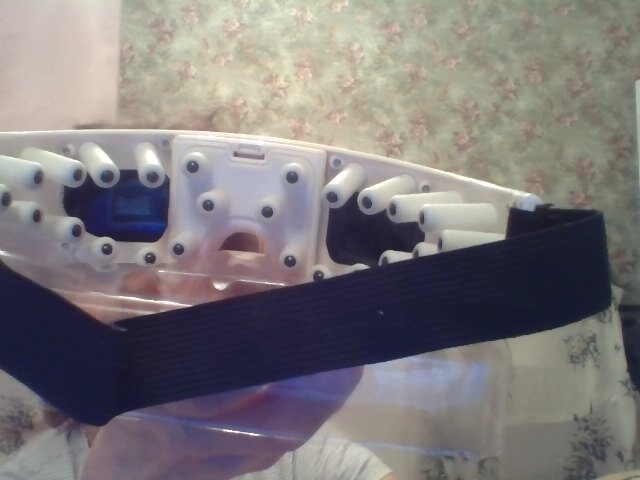 24 мягких пальчика с магнитами и несколько режимов вибромассажа хорошо улучшают кровообращение в около глазных мышцах