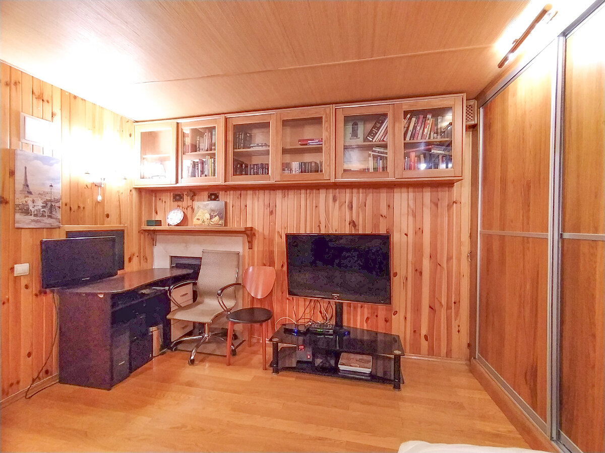 Спутниковое телевидение 400 каналов, есть музыкальнрые