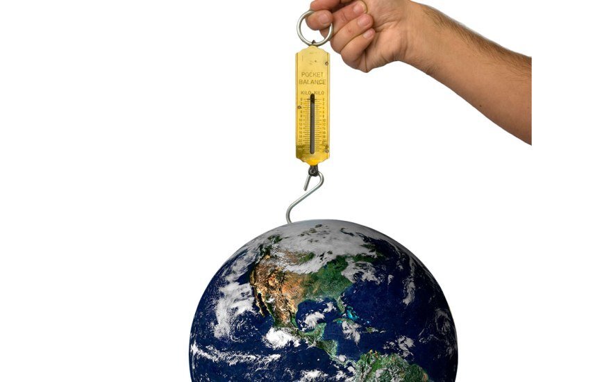 Никто не взвешивал Землю на весах? А мы вот взвесили. На салфетке.