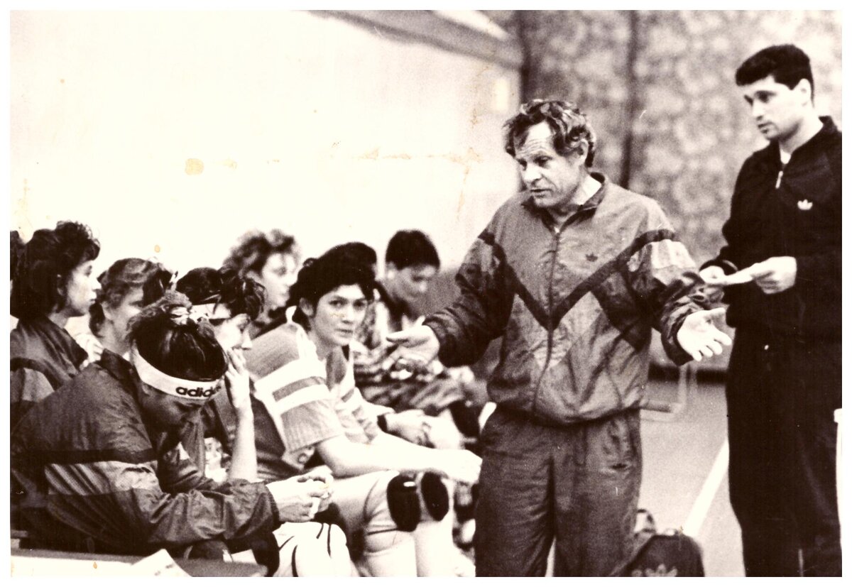 📸 | 1992 год. Сборная СНГ с ростовчанками в своем составе играет в  Таганроге | Гандбольный клуб «Ростов-Дон» | Дзен